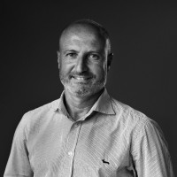 Robert J Camilleri