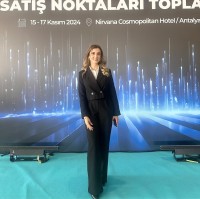 Ebru Özel