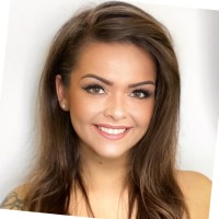 Jade Mills