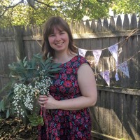 Holly Mathews, Mlis