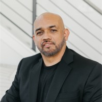 Erik M Contreras