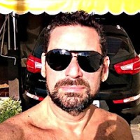 Nicolas R
