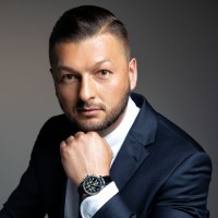 Tomasz M.