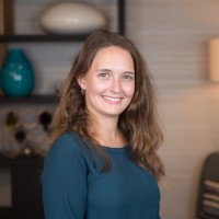 Claire Manos