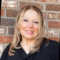 Laura Lenze