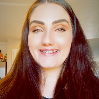 Caylyn Niederbrach, Sales Specialist.