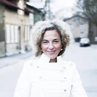 Ester Eomois
