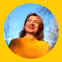 ☰ Marine BRETON I Formatrice et Coach 🟡 au pull jaune 🟡