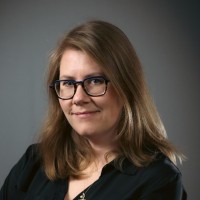 Liz Keuler, Amp