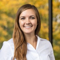 Stephanie Senst, Pe