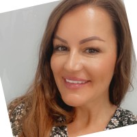 Kelly Perrins