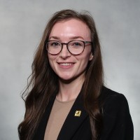 Juliana Newman, Ei