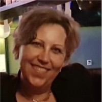 Yvonne Broos