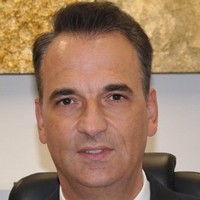 Dr. Frank Schiefelbein
