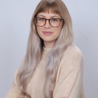 Emma Schneider, AMFT, CADC III