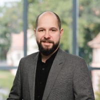 Dr. Eric Hielscher
