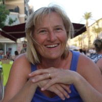 Dr Julia Claxton