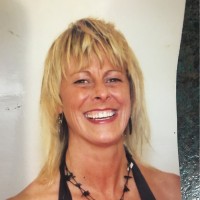 Julie Holmes