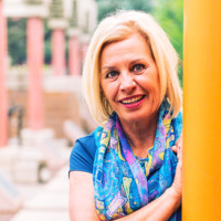 Debra Wallace Polished Senior Legal Assistant And More