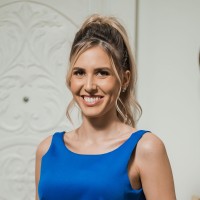 Thais Tomazoni