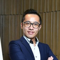 Joe Luk, Cfa