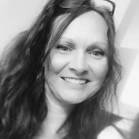 Jo Bridges