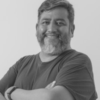 Esau Alvear