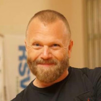 Mike Baker, Gri