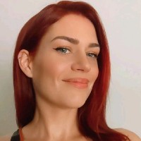 Lynsey Red Broad
