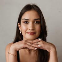 Luana Viana Lima Plothow