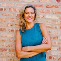 Nicole Schneider, Full Time Traveling Yoga Teacher / Mba