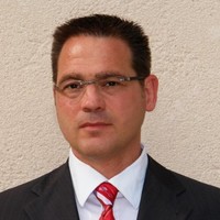 Yves ROBERT