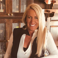 Christine Eyre