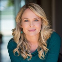 Lara Cox