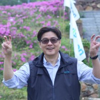 周泓任
