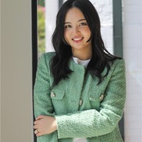Quynh V.