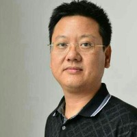 罗育中
