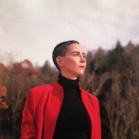 Julia Standovar