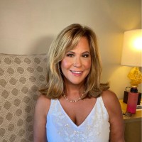 Kelly Valenzuela