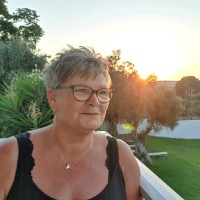 Yvonne Canisius