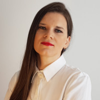 Dr Katarzyna Długopolska-Bartnik