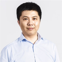 何雄伟