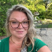 Stephanie Crary