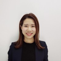 室谷彩依