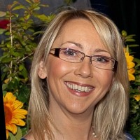 Lucinda Hewitt