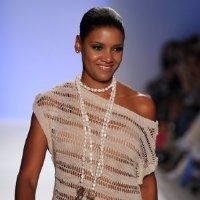 Veronique de la Cruz