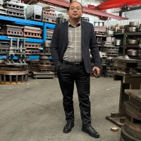 李新建