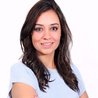Elizabeth Á.
