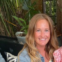 Kelly Lynch