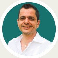 SANTIAGO VÉLEZ R